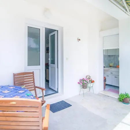 Mili 732 Konukevi Makarska